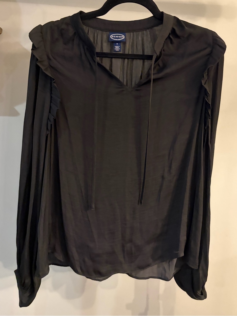 Scoop Black Tie-Neck Ruffle Shoulder Blouse women’s size medium